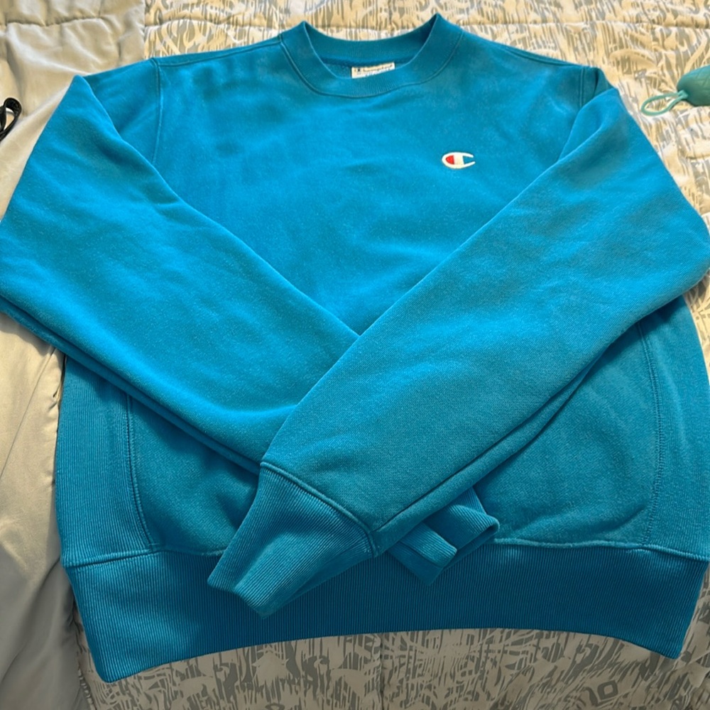 Champion crewneck sweatshirt .